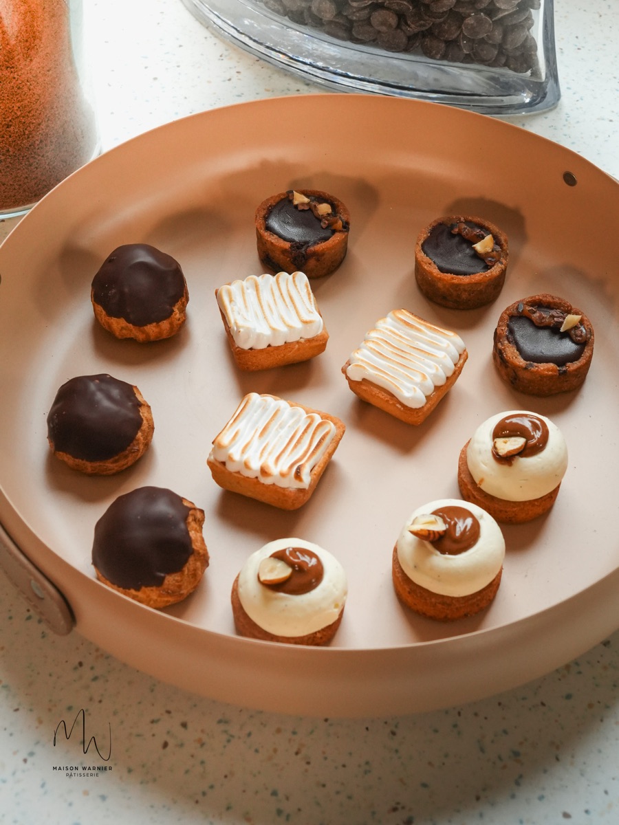 Plateau d'assortiment de mignardises variées de Maison Warnier